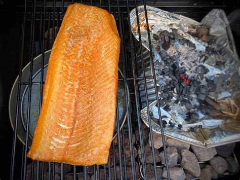 how to make smoked salmon on a gas grill